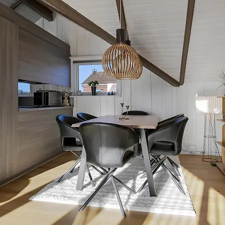 Velholdt Kalmar-traehus Med Udsigt Sj299 Harboør