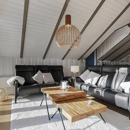 Velholdt Kalmar-traehus Med Udsigt Sj299 別荘 *